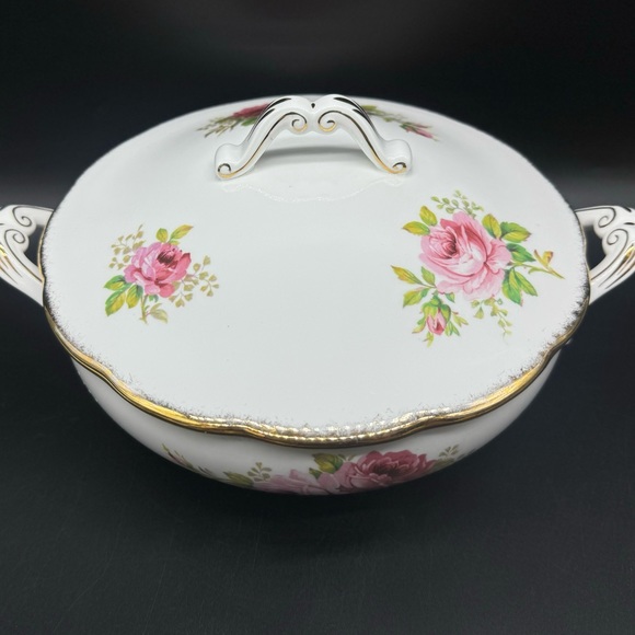 Royal Albert American Beauty Covered Serving Bowl Bone China England - Picture 2 of 6